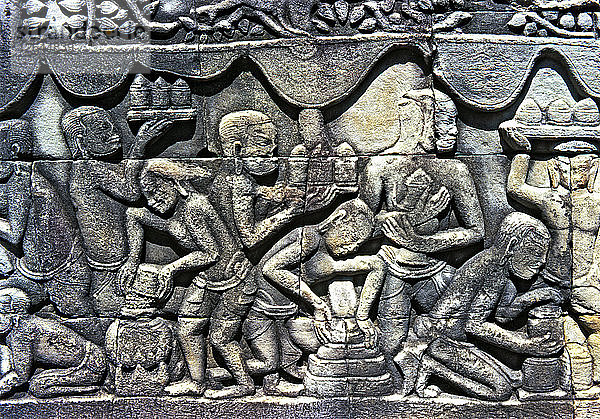 Relief  das eine alltägliche Szene in den Tempeln von Angkor Thom in Kambodscha zeigt.