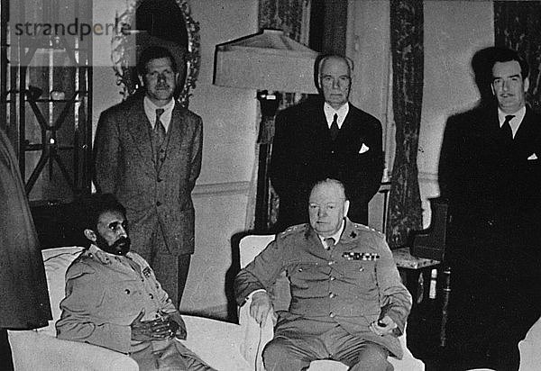 Churchill in Kairo  mit dem äthiopischen Kaiser Haile Selassie  1943  (1945). Künstler: Unbekannt.