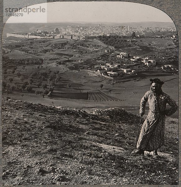 Blick auf Jerusalem vom Berg Scopus  um 1900. Künstler: Unbekannt.