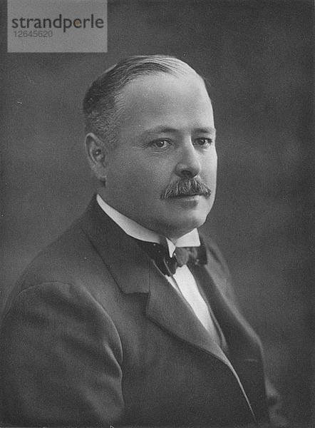 Mr. J. L. Dugdale  1911. Künstler: Unbekannt.