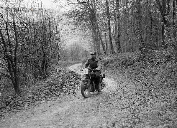 Motorrad  gefahren von RD Quincy beim Inter-Varsity Trial  November 1931. Künstler: Bill Brunell.