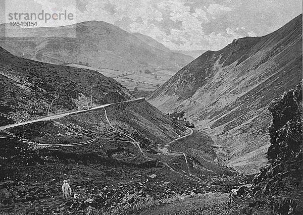 Sychnant Pass  in der Nähe von Conway  um 1900. Künstler: I. Slater.