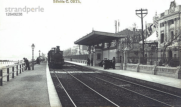 Zug  der durch die Haltestelle El Masnou fährt  Barcelona  ??1910.