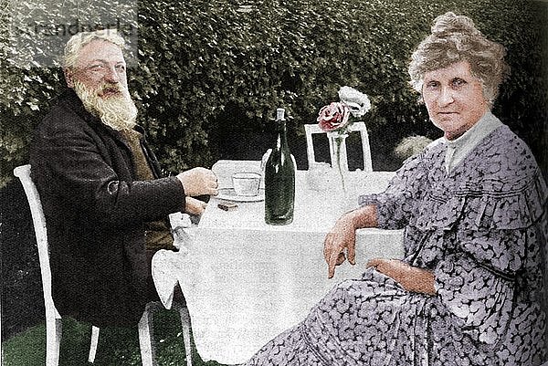 Auguste Rodin - Rodin und seine Frau in ihrem Garten in Meudon  um 1925. Künstler: Unbekannt.