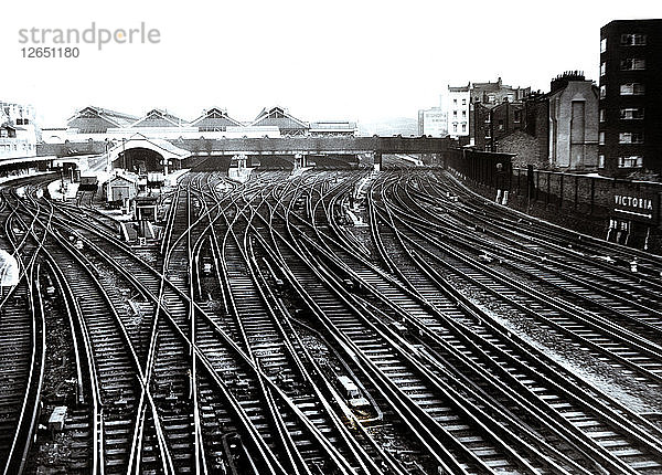 Umleitung und Eisenbahnknotenpunkt in Londons Victoria Station  1962.