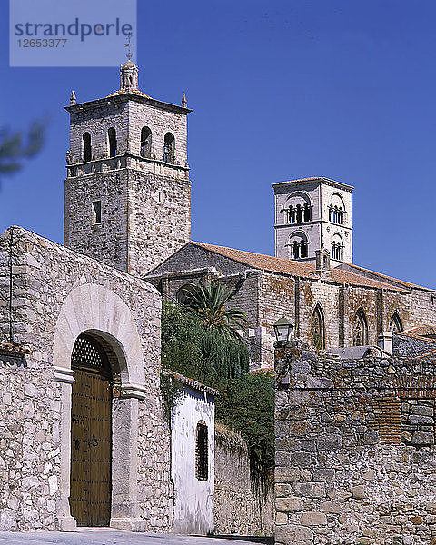 Außenansicht der Kirche Santa Maria de Trujillo (Cáceres)  spätromanischer Stil und fertiggestellt ?