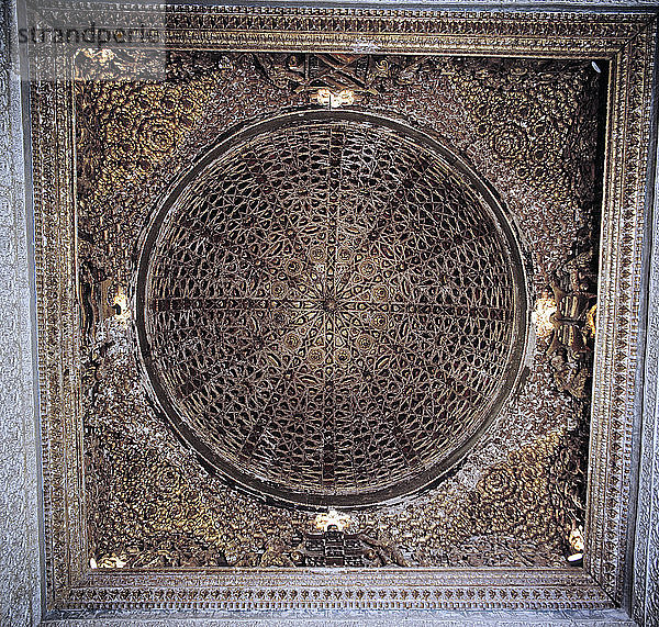 Die hölzerne Kuppel des Hauses des Pilatus in Sevilla.