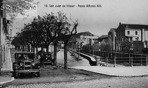 Auf dem Spazierweg Alphonse XIII. in San Juan de Vilasar (Maresme) geparkte Autos  Postkarten aus den 1920er Jahren.