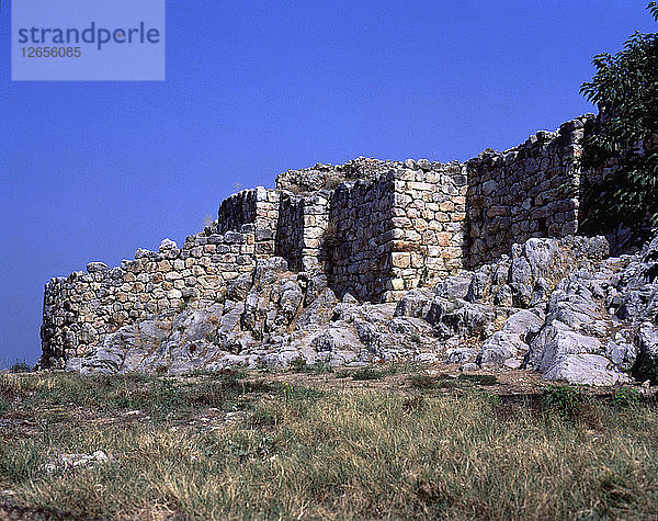 Blick auf die kyklopischen Mauern in den Ruinen von Tiryns.