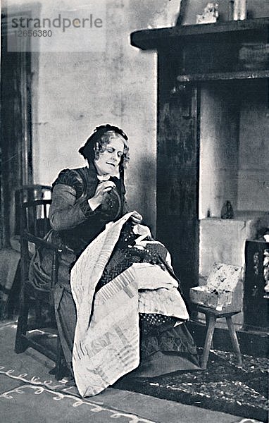 Mrs. Graham Moffatt  1916. Künstler: Alfred Ellis & Walery.