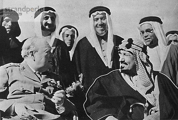 Neben anderen Herrschern des Nahen Ostens: König Ibn Saud von Saudi-Arabien  1945. Künstler: Unbekannt.