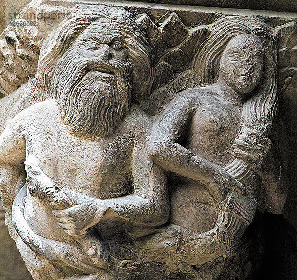 Neptun und eine Sirene  die ihr Haar kämmt  Detail eines Kapitells im Kreuzgang des Klosters?