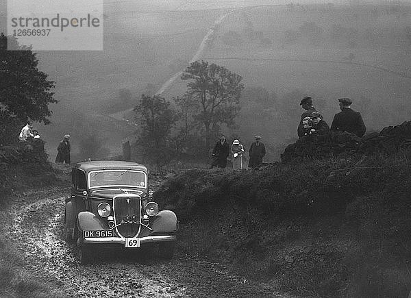 Ford V8-Limousine von WT Platt  die am MCC Sporting Trial teilnimmt  1935. Künstler: Bill Brunell.