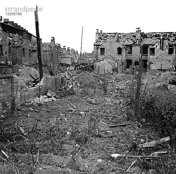 Kriegsbedingte Bombenschäden  Long Acre  Nechells  Birmingham  West Midlands  Zweiter Weltkrieg  29. Juli 1942. Künstler: James Nelson.