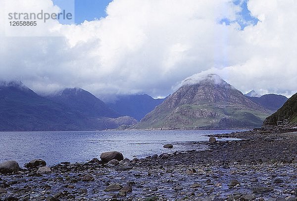 Die Black Cuillins über Loch Scavaig  Isle of Skye  Schottland  20. Jahrhundert. Künstler: CM Dixon.