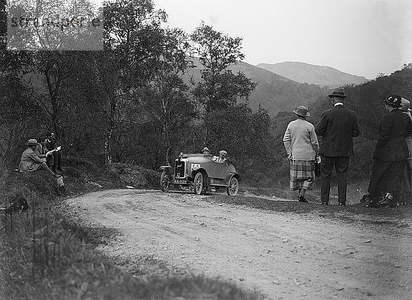 Offener 2-Sitzer Jowett von M. Johnstone bei der Scottish Light Car Trial  1922. Künstler: Bill Brunell.