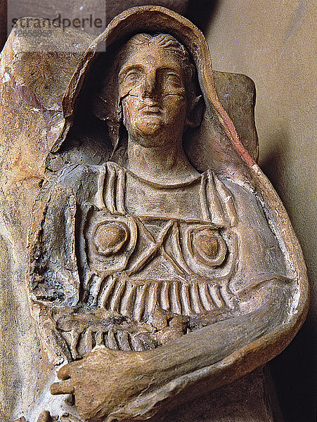 Etruskischer Terrakotta-Sarkophag mit dem Bild des Verstorbenen  Detail.
