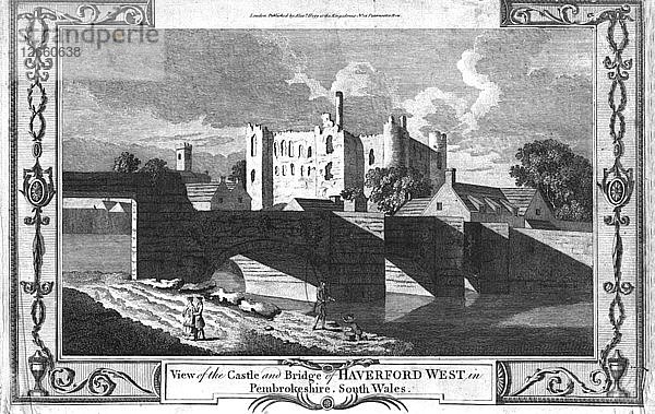Blick auf das Schloss und die Brücke von Haverford West in Pembrokeshire  Ende des 18. Jahrhunderts. Künstler: Unbekannt.