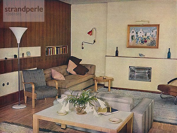 Das Wohnzimmer in einer Londoner Wohnung  umgestaltet von Serge Chermayeff  F.R.I.B.A.  1936. Künstler: Unbekannt.