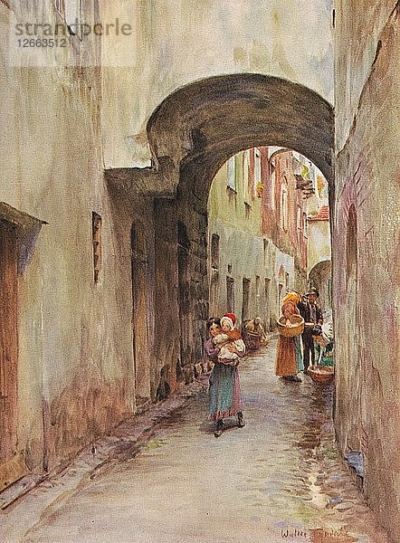 Eine Gasse in Noli  um 1910  (1912). Künstler: Walter Frederick Roofe Tyndale.