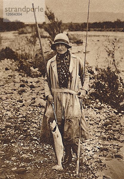 Mit einem Fang in Tokanu  Neuseeland  um 1927  (1937). Künstler: Unbekannt.