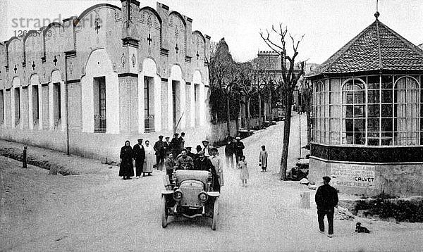 Ein Auto auf der Promenade des Dorfes Castellterçol (Barcelona) Anfang des 20. Jahrhunderts  Foto?