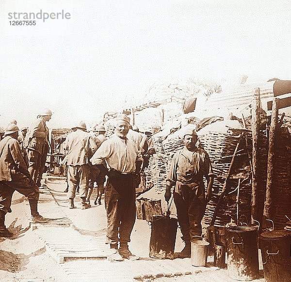 Soldaten in den Schützengräben  Belgien  ca. 1914-c1918. Künstler: Unbekannt.