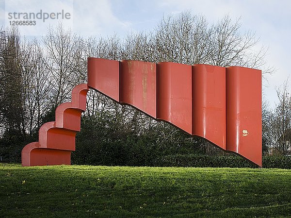 Die Kunst der Stille  Skulptur von Bernard Schottlander  Bletchley  Milton Keynes  2015. Künstlerin: Patricia Payne.