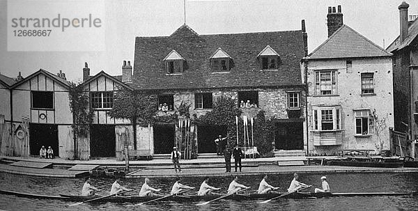 Das Bootshaus nach dem Wiederaufbau  1909  1935. Künstler: Herr Mundy  Hills und Saunders.