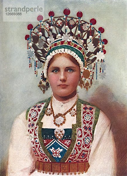 Ein norwegisches Mädchen im Brautkleid  1912. Künstler: Unbekannt.