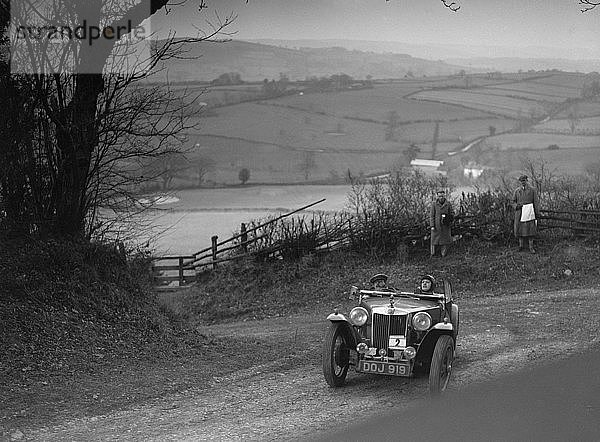 MG TA von JL Lutwyche bei einem Wettbewerb des MG Car Club Midland Centre Trial  1938. Künstler: Bill Brunell.