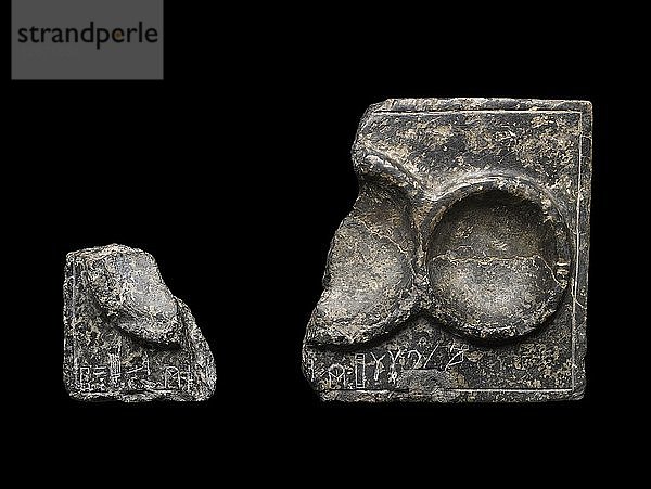 Fragment eines Trankopfertisches; Ecke und Teil zweier runder Gefäße  ca. 2325-c2175 v. Chr.. Künstler: Unbekannt'.