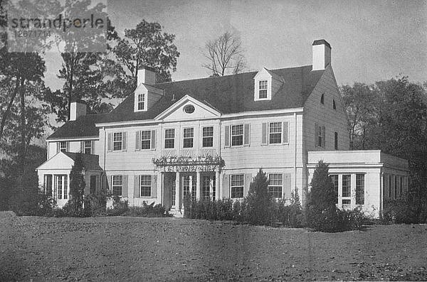 Gesamtansicht der Gartenfront des Hauses von James R. Van Dyck  Hackensack  New Jersey  1922. Künstler: Unbekannt.