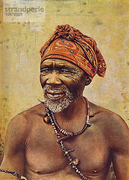 Ein südafrikanischer Medizinmann  1912. Künstler: GW Wilson.