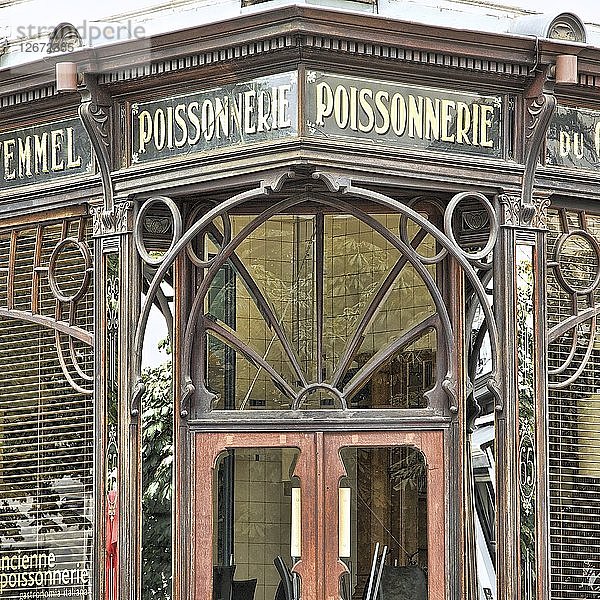 Anciennne Poissonerie  65 Rue de Trone  (um 1906)  ca. 2014-2017. Künstler: Alan John Ainsworth.