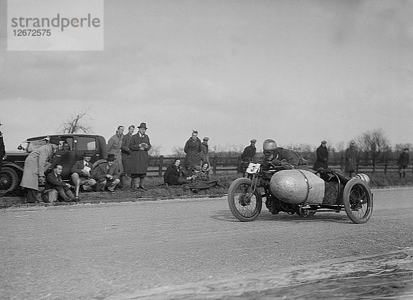 Sunbeam und Beiwagen von JD Gardiner bei der Inter-Varsity Speed Trial  Eynsham  Oxfordshire  1932. Künstler: Bill Brunell.