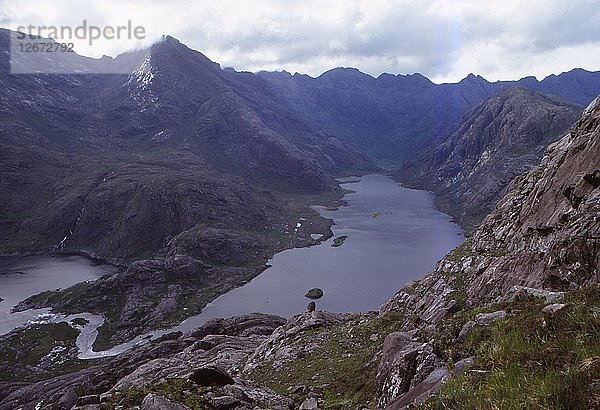 Loch Corvisk und Cuillin-Kamm von Sgurr na Stri  Isle of Skye  Schottland  20. Jahrhundert. Künstler: CM Dixon.