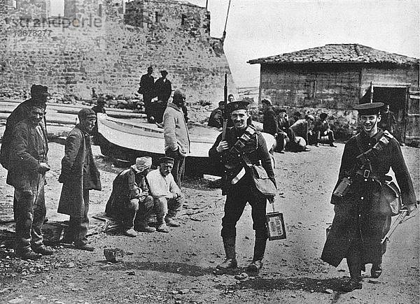 Landungstrupp der Marineinfanterie in der Anfangsphase der Operationen gegen die Dardanellen  1915. Künstler: Unbekannt.