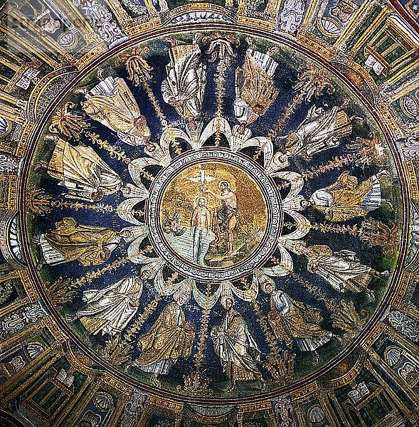 Kuppelmosaik im orthodoxen Baptisterium  Ravenna  Italien  5. Jahrhundert. Künstler: Unbekannt.