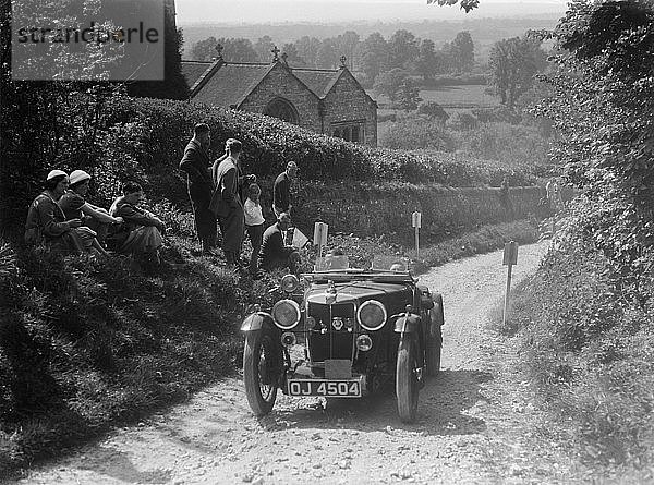 1932 MG J2 Standard bei der Teilnahme an einem West Hants Light Car Club Trial  Ibberton Hill  Dorset  1930er Jahre. Künstler: Bill Brunell.