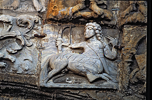 Kathedrale von Santiago de Compostela  Fassade der Platerias: Kentaur (Relief).