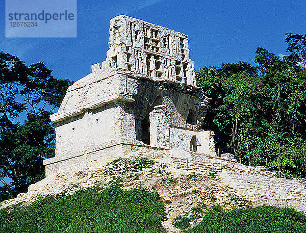 Außenansicht des Tempels des Kreuzes in den Maya-Ruinen von Palenque.