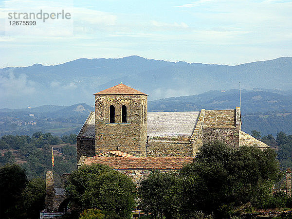 Kloster von Sant Pere de Casserres mit dem Glockenturm im Vordergrund.