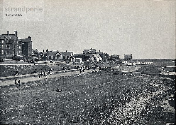 Hunstanton - Die Fassade und der Strand  1895. Künstler: Unbekannt.