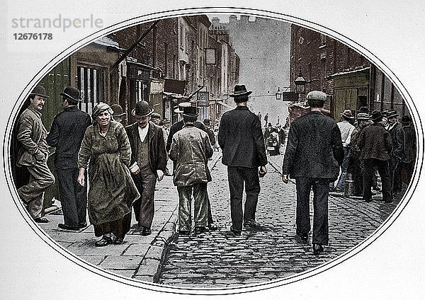 Hauptstraße der italienischen Gemeinde  Clerkenwell  London  um 1900 (1901). Künstler: Unbekannt.