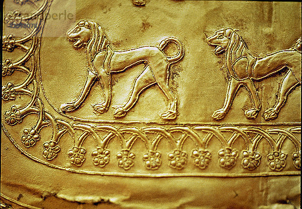 Etruskische Goldfibel mit fünf Löwen verziert  aus dem Grab der Regolini Galassi  Detail des unteren?