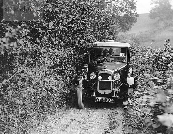 Austin 12/4 Windsor Limousine bei der Teilnahme an der North West London Motor Club Trial  1. Juni 1929. Künstler: Bill Brunell.