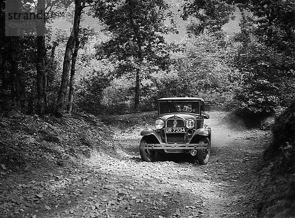 Ford Model A Cabriolet bei der Teilnahme am Fingle Bridge Hillclimb  Devon  1930er Jahre. Künstler: Bill Brunell.