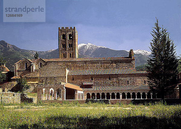 Überblick über das Benediktinerkloster Sant Miquel de Cuixa  ein im neunten Jahrhundert gegründetes Gebäude?