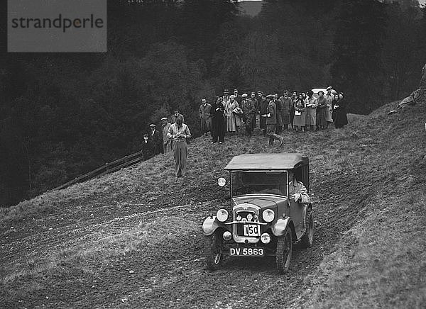 Austin 7 von L Hyland bei der MCC Edinburgh Trial  Roxburghshire  Schottland  1938. Künstler: Bill Brunell.